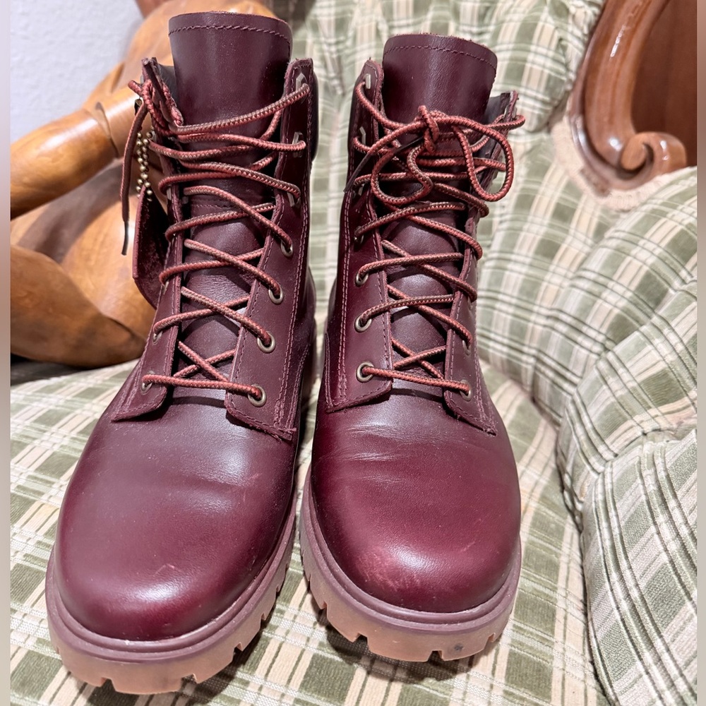 Timberland Burgundy Lace-Up Boots size 6 woman’s
